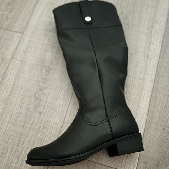 St. John’s Bay boots - Picture 6 of 7